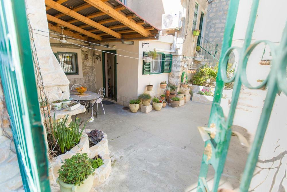 Apartment Antica With Yard & Bbq Split Extérieur photo